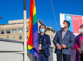 Bandera del Orgullo es izada en la Dirección del Trabajo
