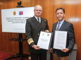 Dirección del Trabajo y DIRECTEMAR firman convenio para fiscalizar en conjunto a los sectores portuario y marítimo