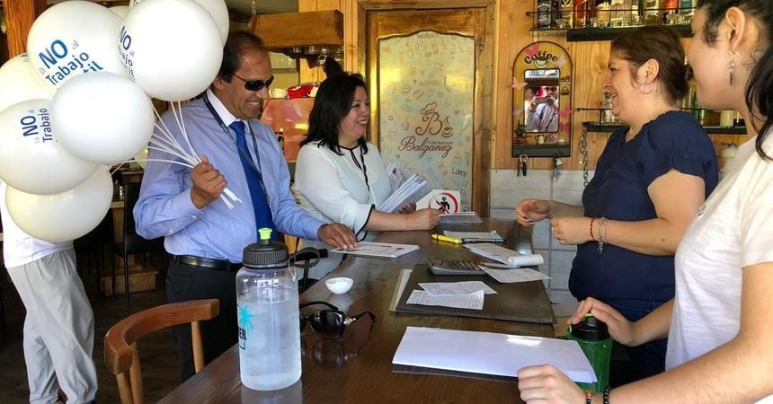 En Pucón promueven derechos de trabajadores jóvenes y normas laborales en el sector turismo