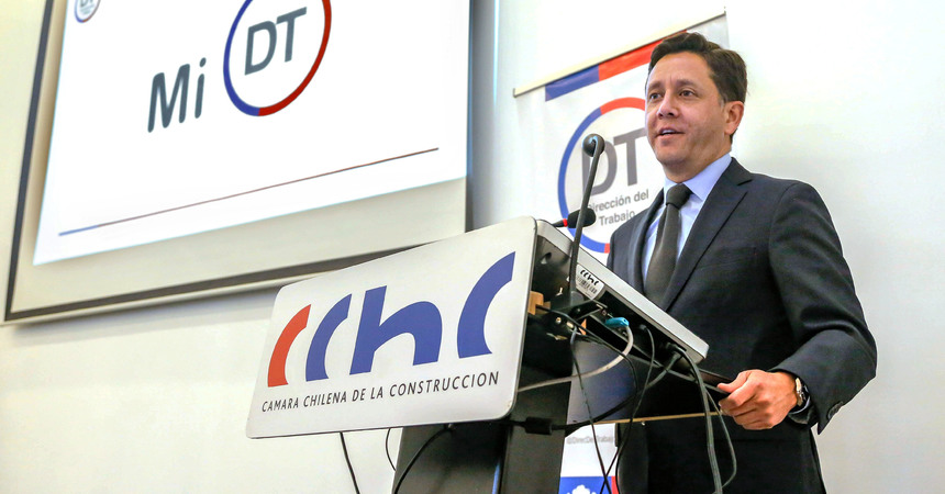 Director Nacional del Trabajo expone sobre plataforma Mi DT a trabajadores, dirigentes sindicales y empleadores de Copiapó