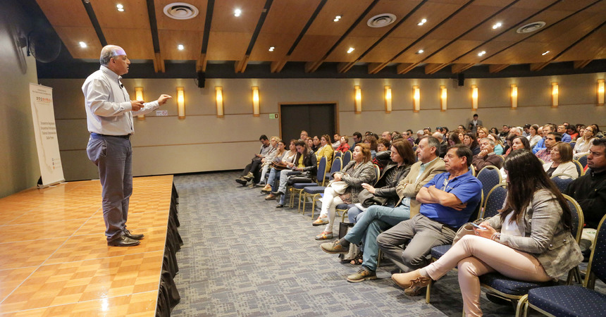 Director Regional de Valparaíso expone en encuentro de pymes