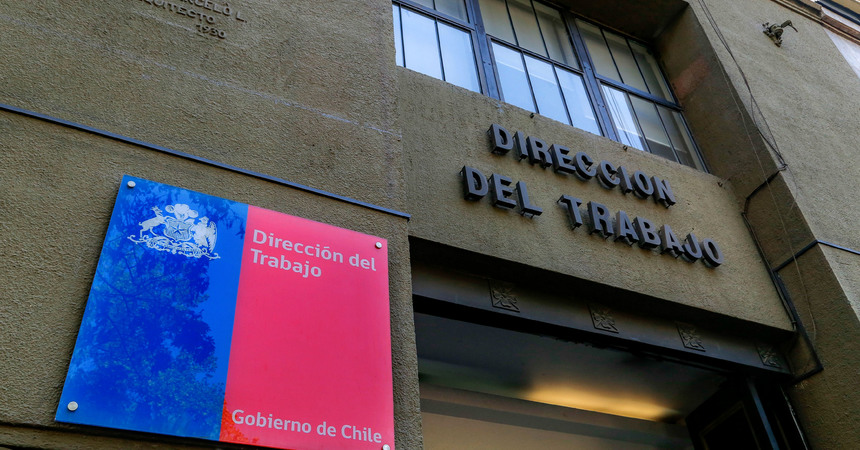 Dirección del Trabajo fiscalizará permiso de 2 horas para que trabajadores voten en el plebiscito del próximo domingo
